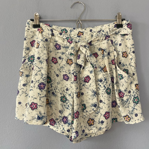 Nieves Lavi Floral Print High Waisted Silk Shorts Size 4 - Picture 2 of 7
